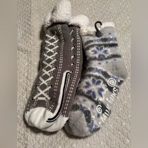Muk Luks Gray and Blue Patterned Socks